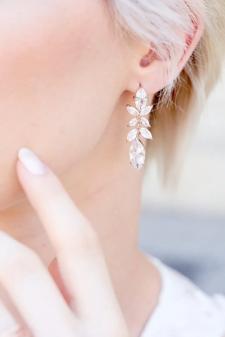 Boucle d'oreille en cristal portée, photo produit lifestyle