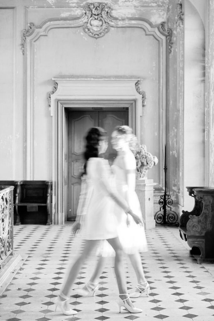 mode photographie deux femmes floues noir et blanc lyon